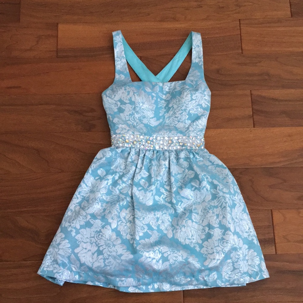 Cute Lace Homecoming Dress!!